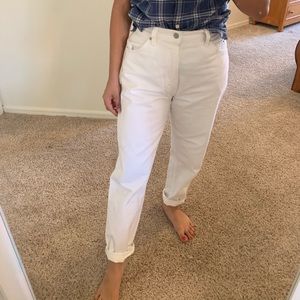 HIGH WAISTED WHITE LEVIS